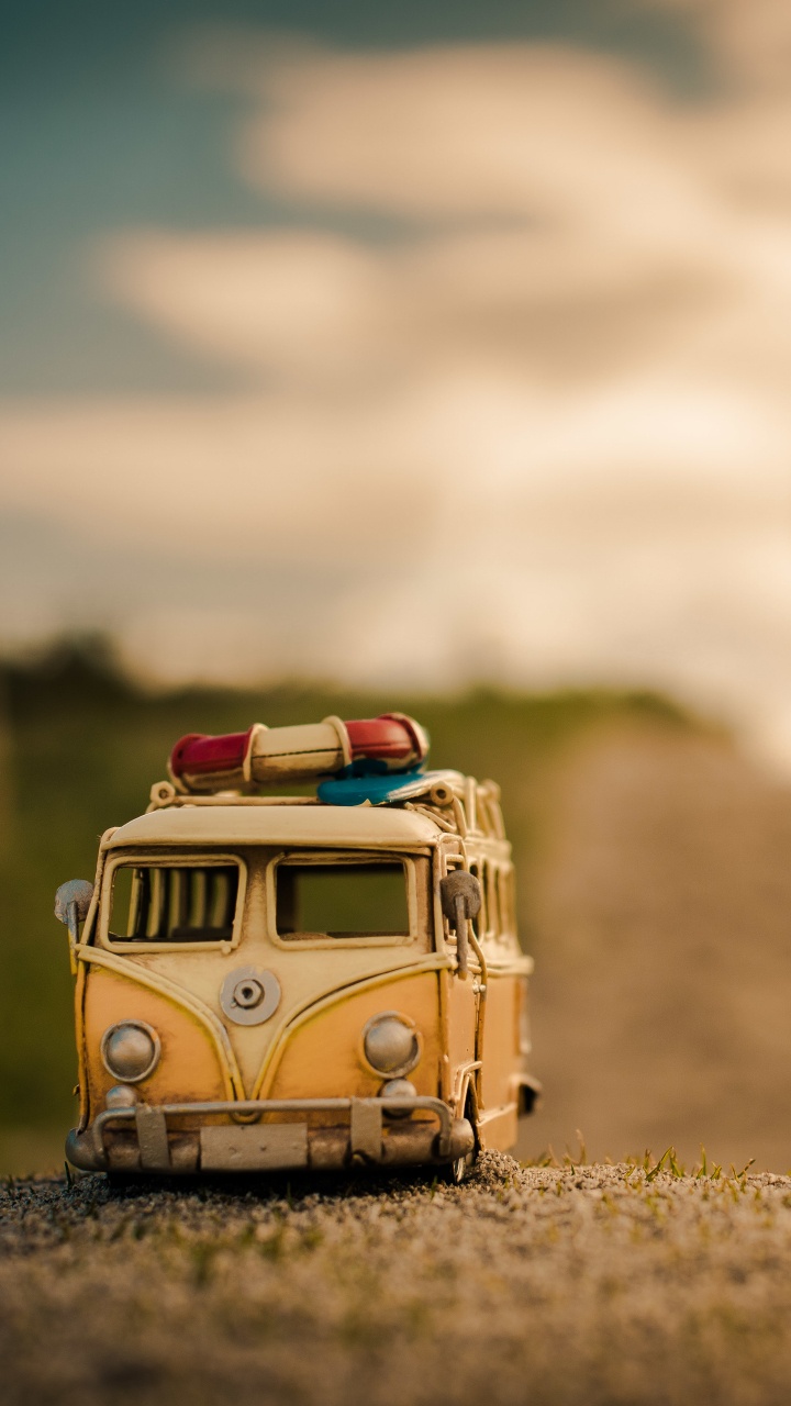 Brown and White Volkswagen T-2 Van on Brown Field During Daytime. Wallpaper in 720x1280 Resolution