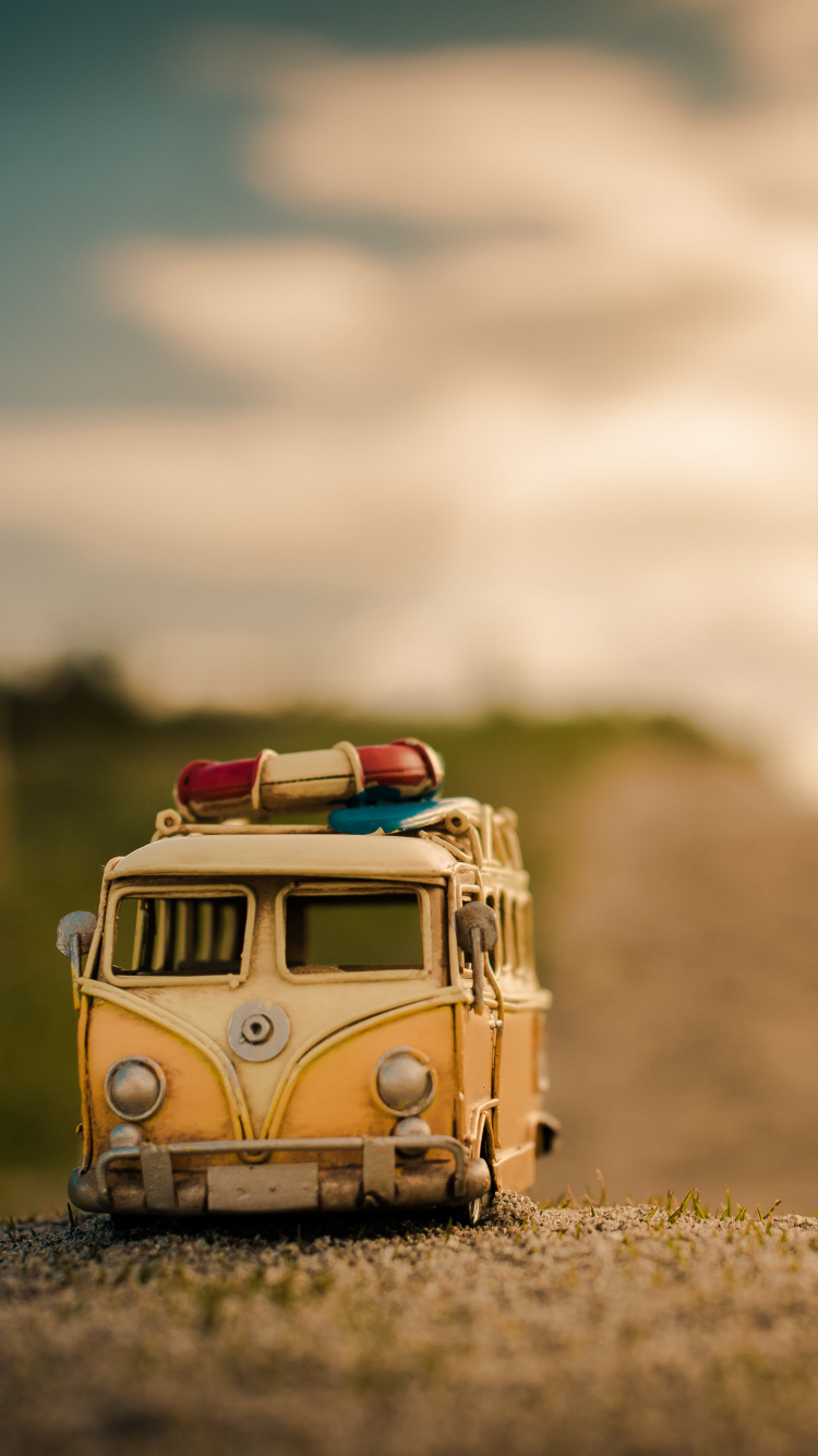 Brown and White Volkswagen T-2 Van on Brown Field During Daytime. Wallpaper in 750x1334 Resolution