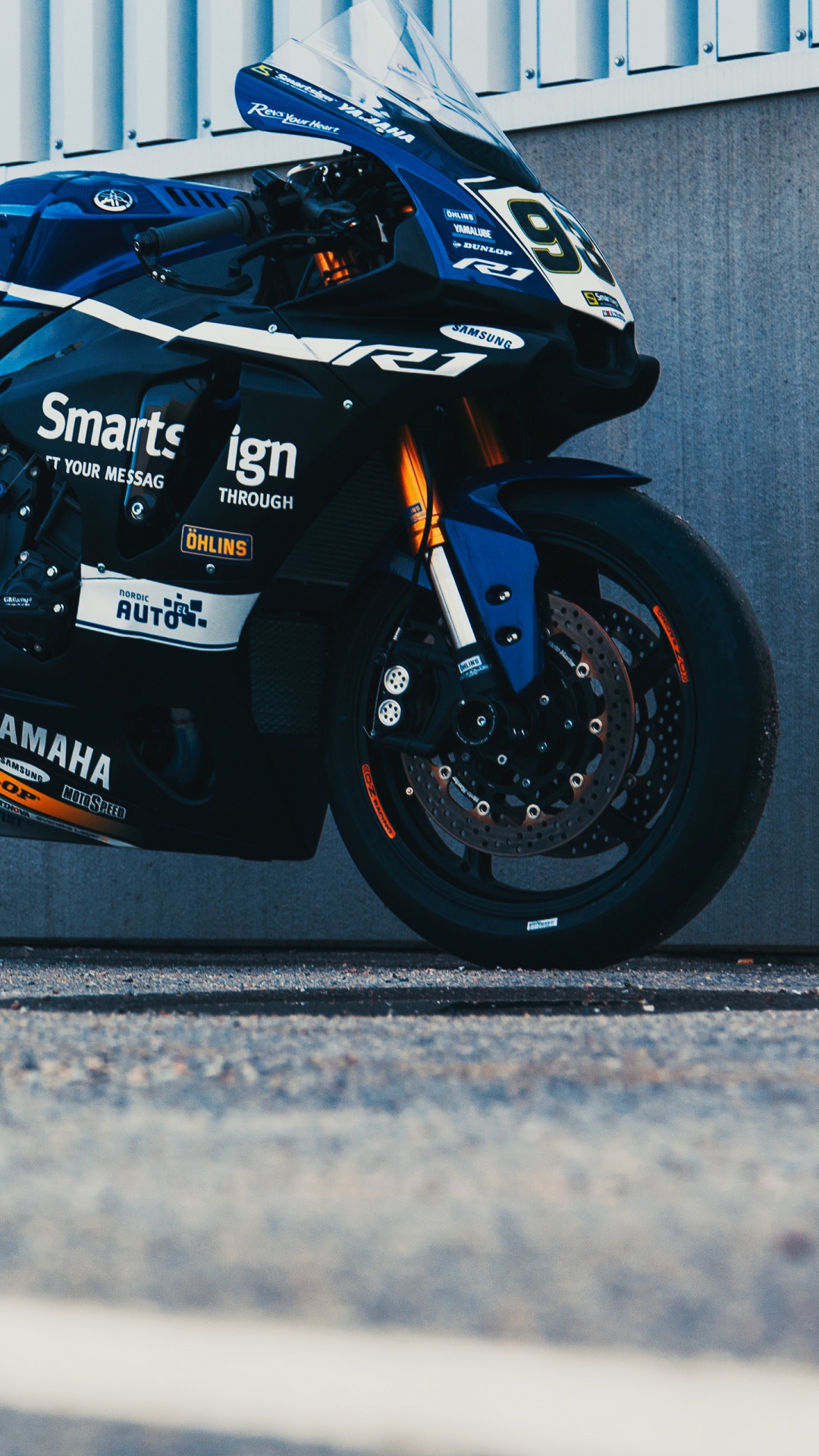 Black and Blue Sports Bike. Wallpaper in 1080x1920 Resolution