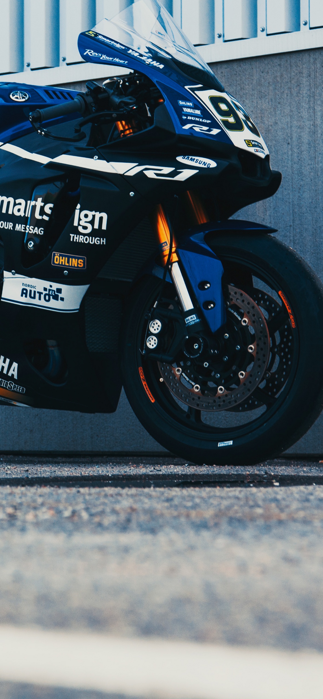 Black and Blue Sports Bike. Wallpaper in 1125x2436 Resolution