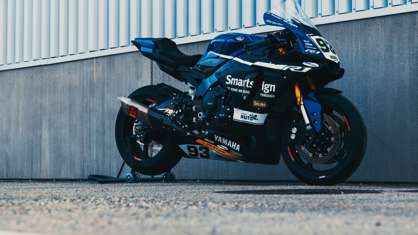 Black and Blue Sports Bike. Wallpaper in 1366x768 Resolution