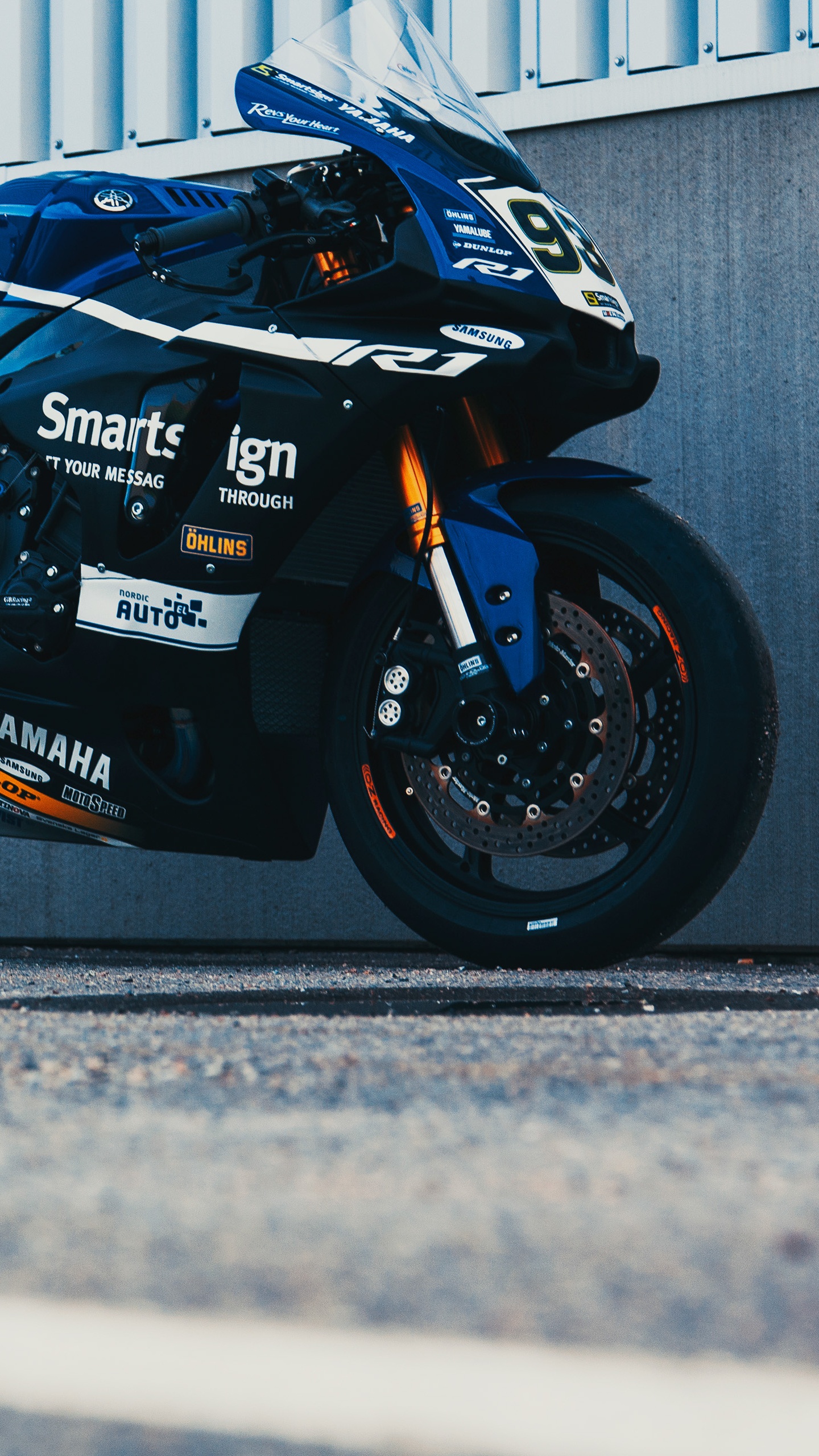 Black and Blue Sports Bike. Wallpaper in 1440x2560 Resolution