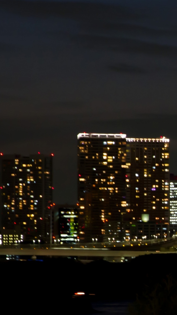 Puente Iluminado Durante la Noche. Wallpaper in 720x1280 Resolution