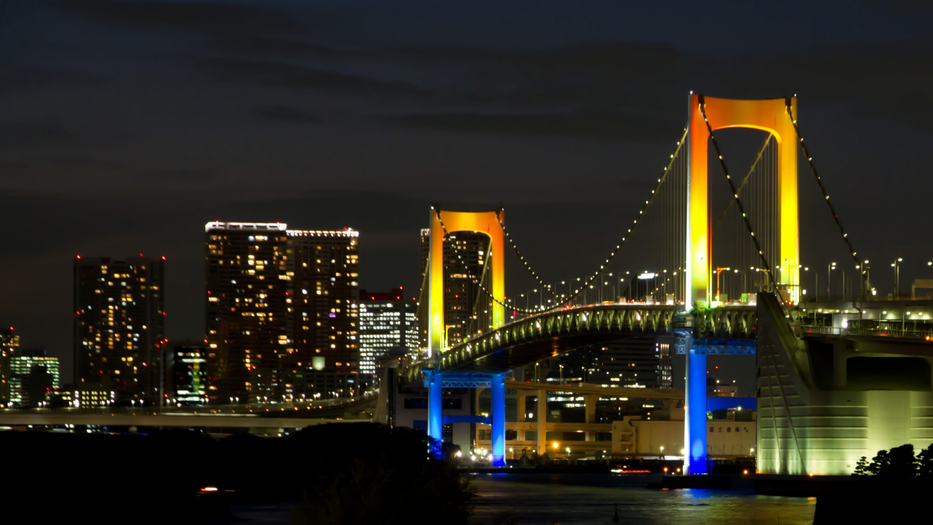 Pont Illuminé Pendant la Nuit. Wallpaper in 1920x1080 Resolution