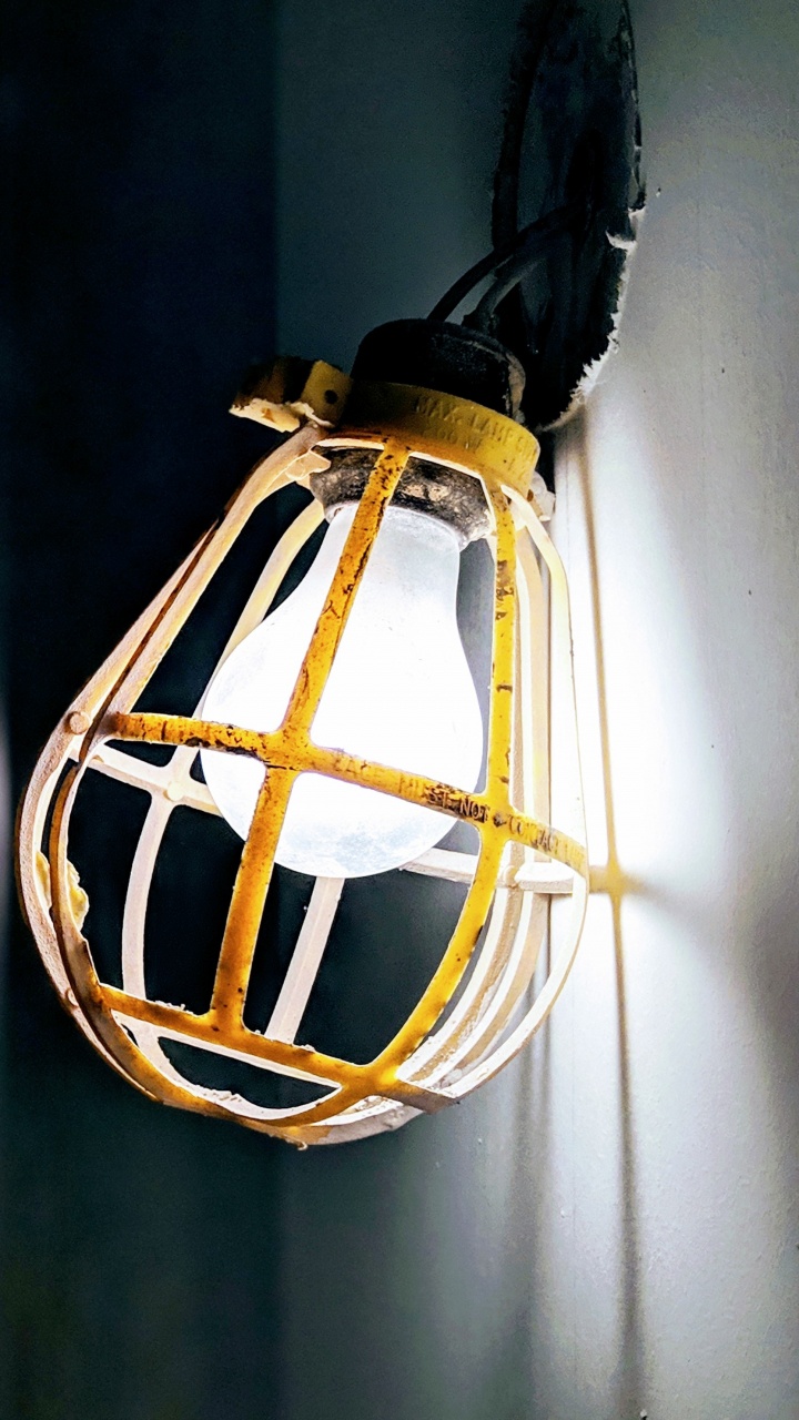 Brown and Black Pendant Lamp. Wallpaper in 720x1280 Resolution