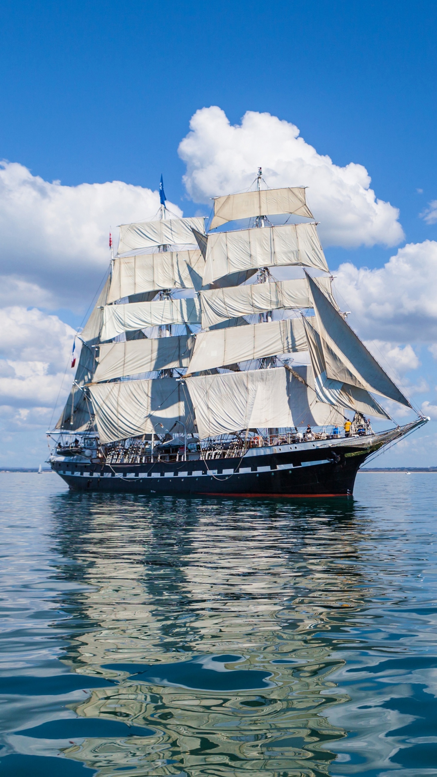 Brown and White Sail Boat on Sea Under Blue Sky During Daytime. Wallpaper in 1440x2560 Resolution