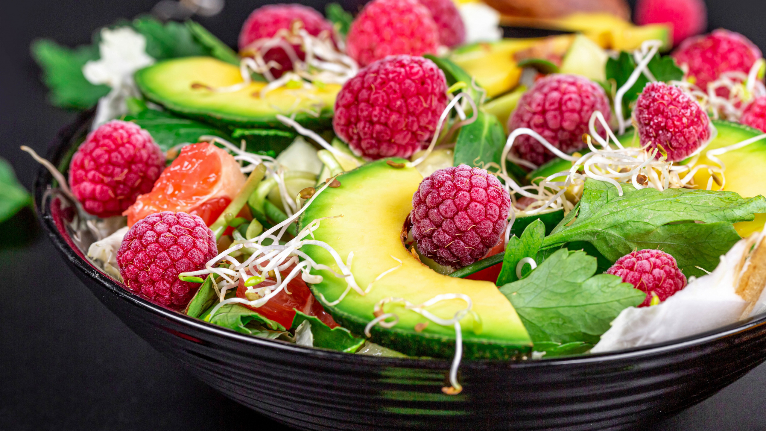 Les Aliments Naturels, Cuisine Végétarienne, Salade D'avocats, Salade, Fruits. Wallpaper in 2560x1440 Resolution