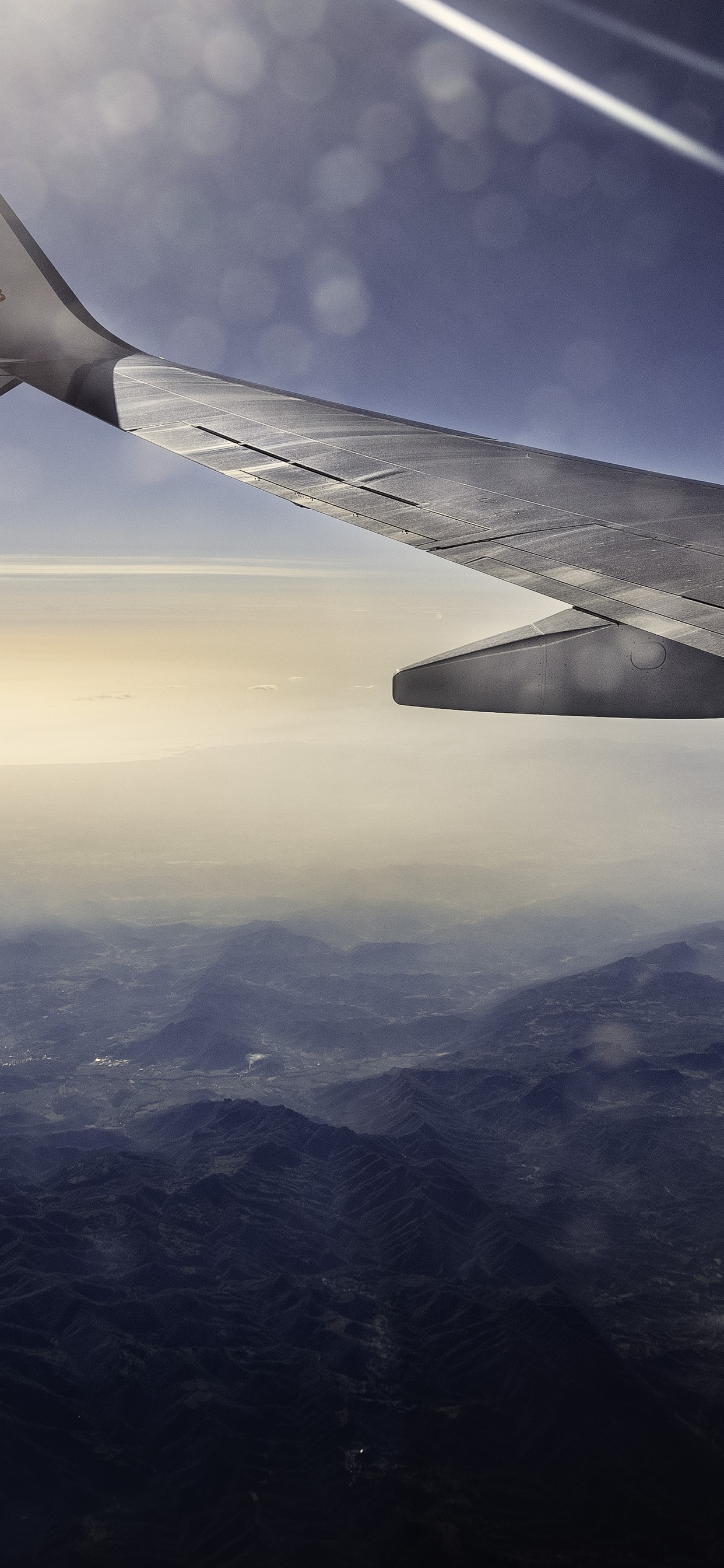 Ala de Avión Sobre Nubes Blancas Durante el Día. Wallpaper in 1242x2688 Resolution