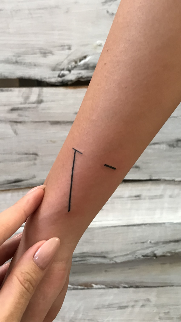 Menschlichen Bein, Finger, Haut, Joint, Handgelenk. Wallpaper in 750x1334 Resolution