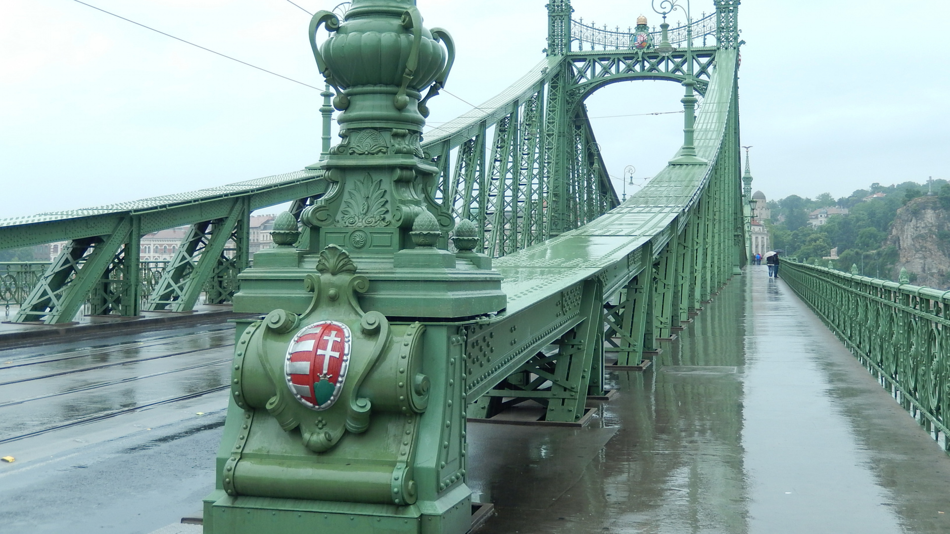Pont Métallique Vert Au-dessus de la Rivière. Wallpaper in 1920x1080 Resolution