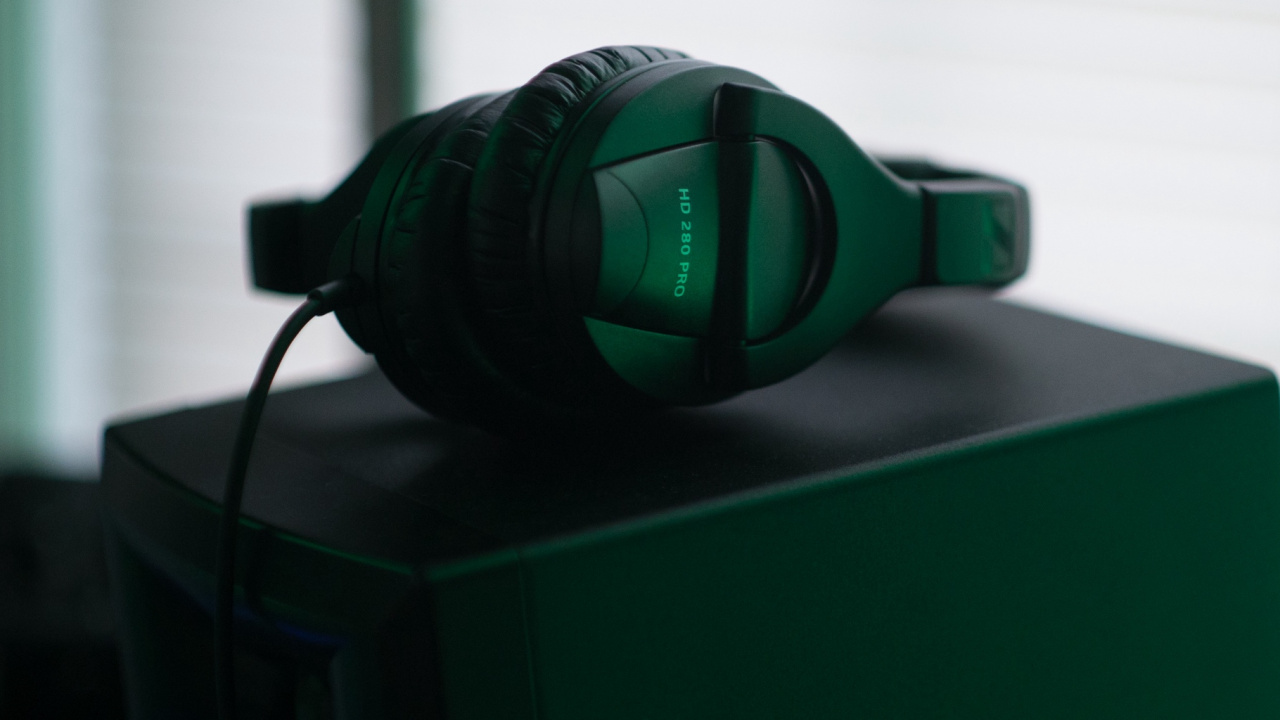 Headphones, Gadget, Audio Equipment, Technology, Electronic Device. Wallpaper in 1280x720 Resolution