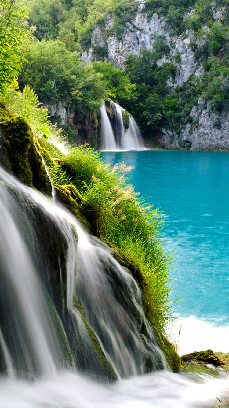Waterfalls Near Green Trees During Daytime. Wallpaper in 750x1334 Resolution