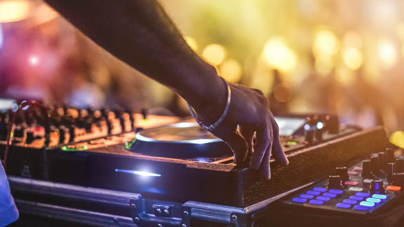 Discjockey, Deejay, Musik, Partei, Hotelbar. Wallpaper in 1366x768 Resolution