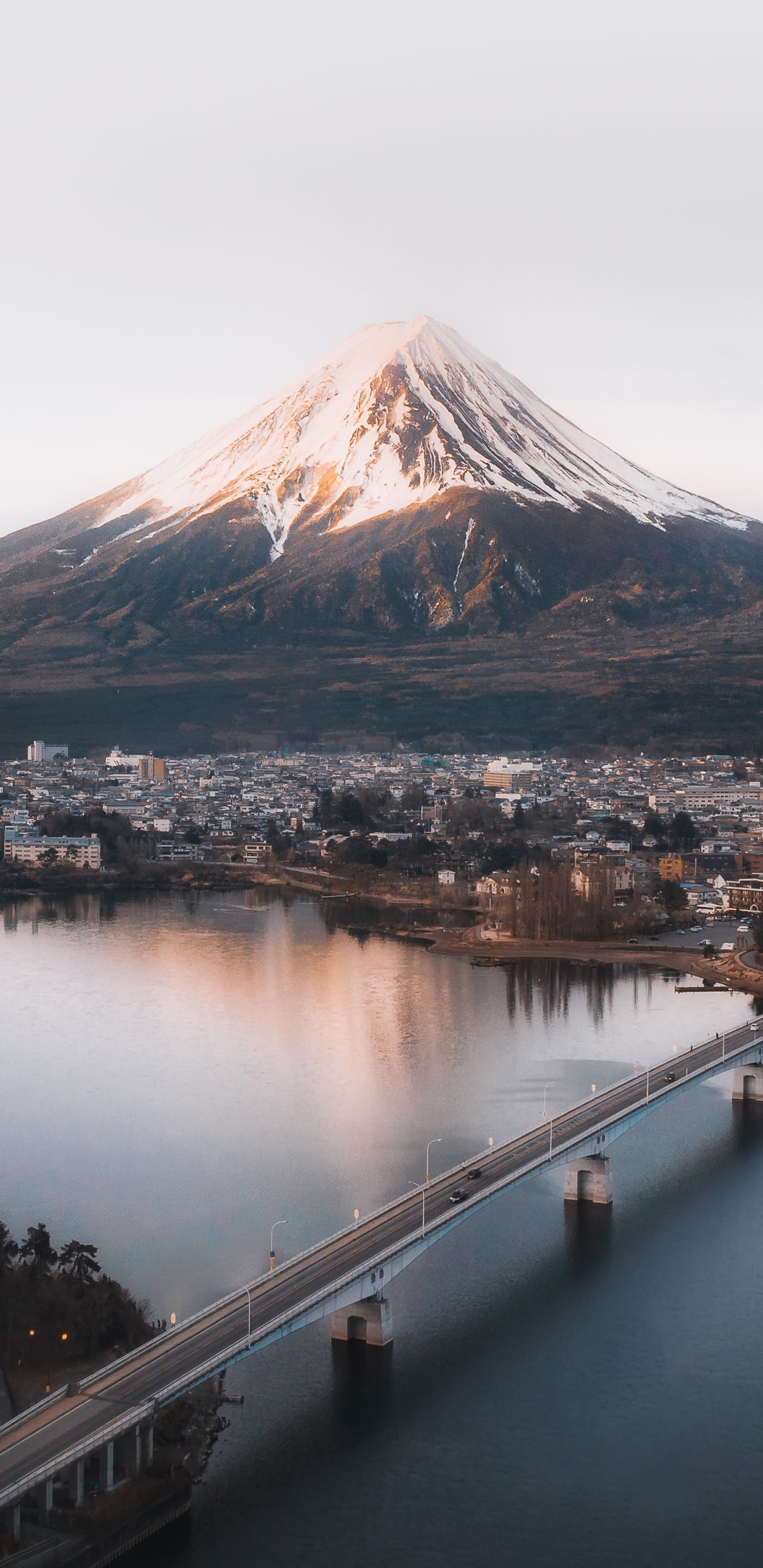 el Monte Fuji, Montaña, El Lago Kawaguchi, Agua, Nieve. Wallpaper in 1440x2960 Resolution