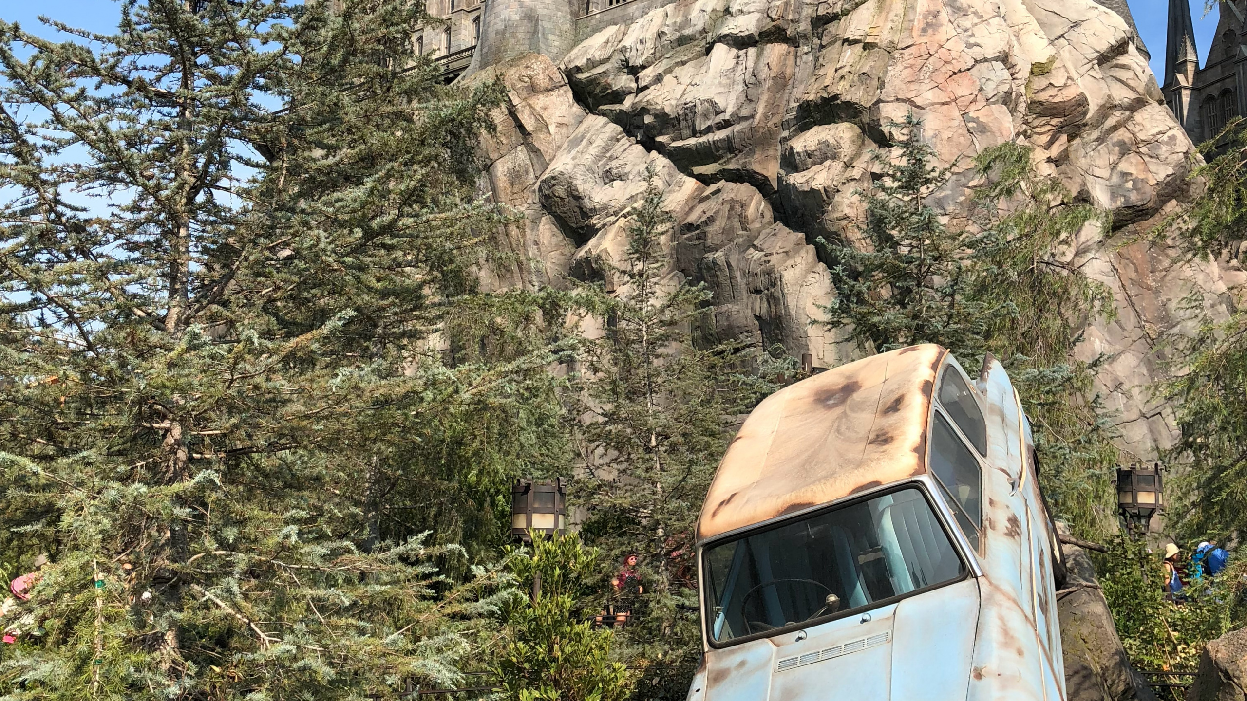 Landmark, Wizarding World, Plant, Building, Vegetation. Wallpaper in 2560x1440 Resolution