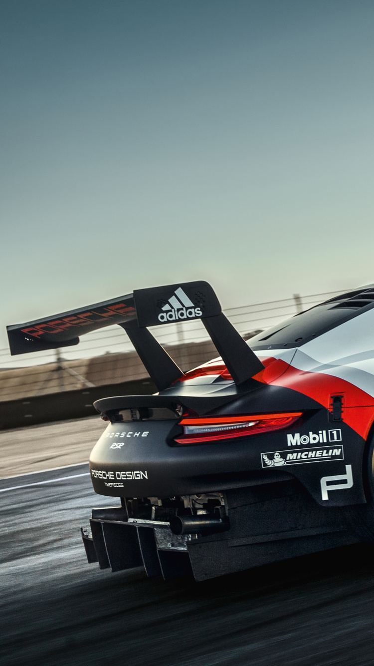 Weiß-roter Porsche 911 Unterwegs. Wallpaper in 750x1334 Resolution