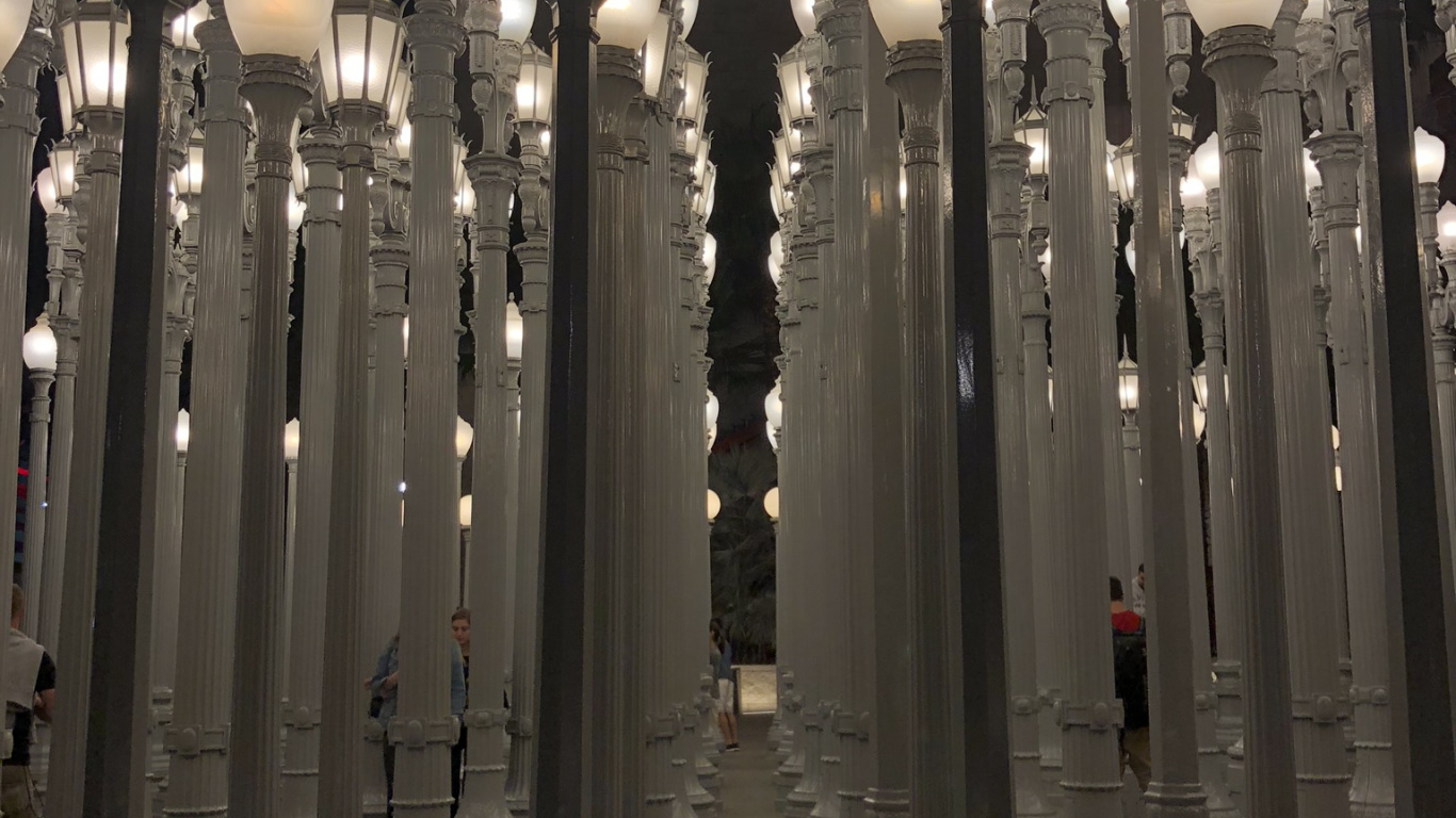 Hollywood, Column, Light Fixture, Street Light, Physics. Wallpaper in 1366x768 Resolution