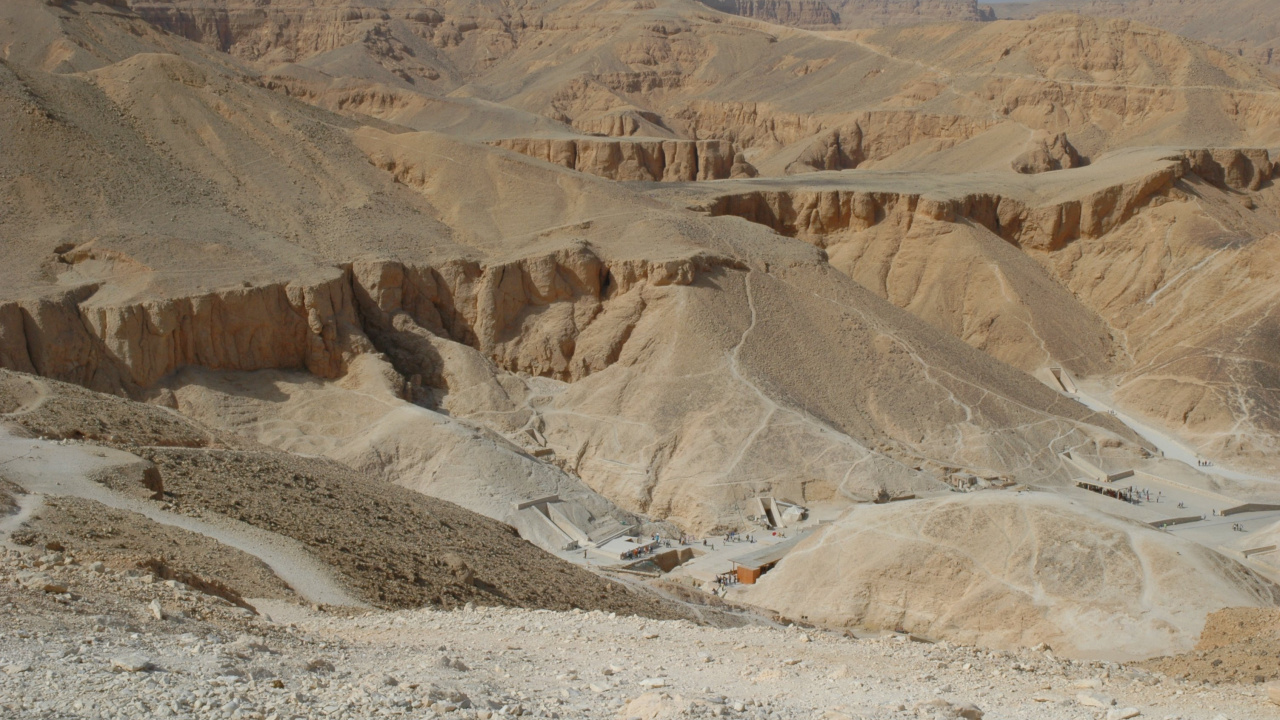 Tagsüber Brauner Felsiger Berg. Wallpaper in 1280x720 Resolution