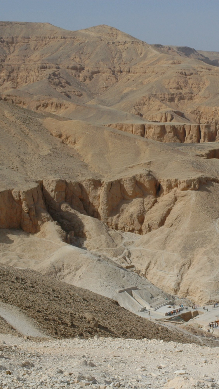 Tagsüber Brauner Felsiger Berg. Wallpaper in 750x1334 Resolution