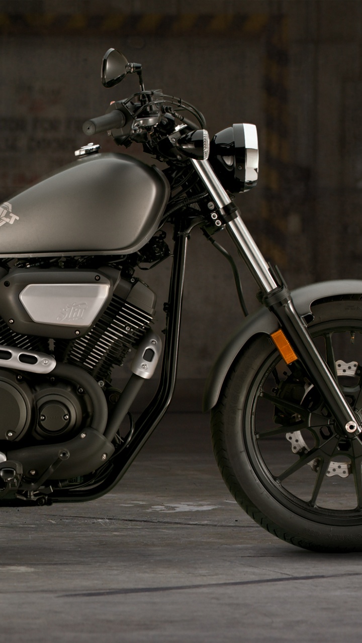 Motocicleta Cruiser Negra y Plateada. Wallpaper in 720x1280 Resolution