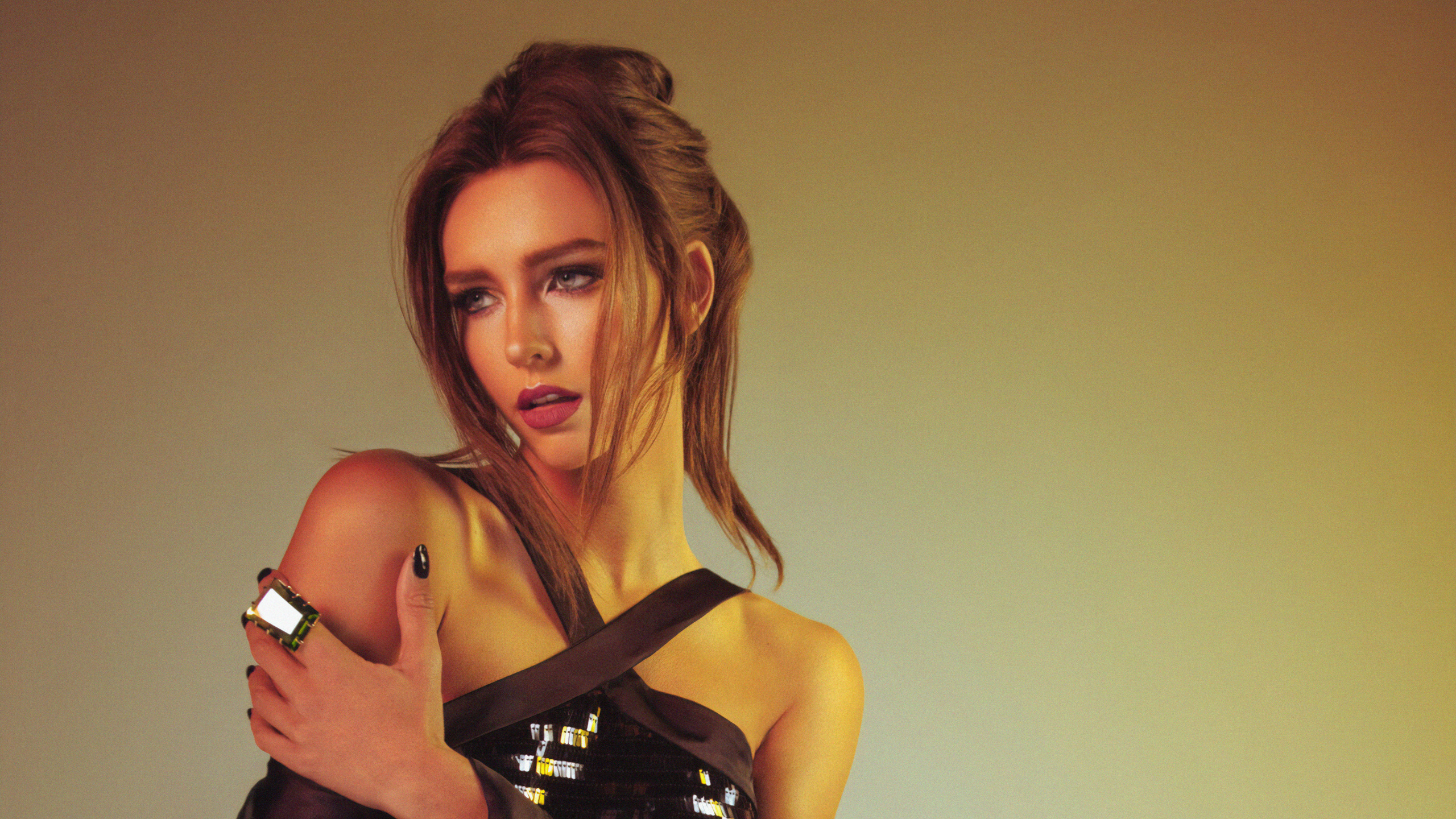 Rachel Cook, Sourcil, Épaule, Cil, Cou. Wallpaper in 2560x1440 Resolution