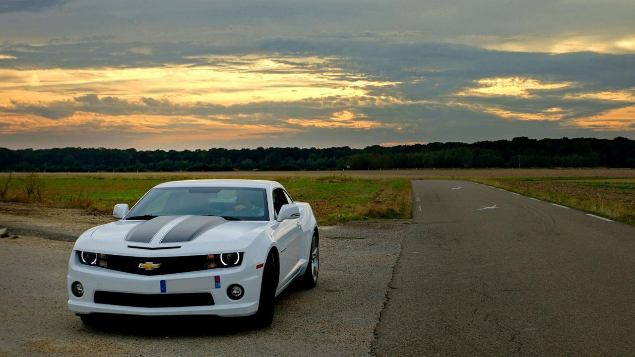 White Porsche 911 on Road During Daytime. Wallpaper in 1280x720 Resolution