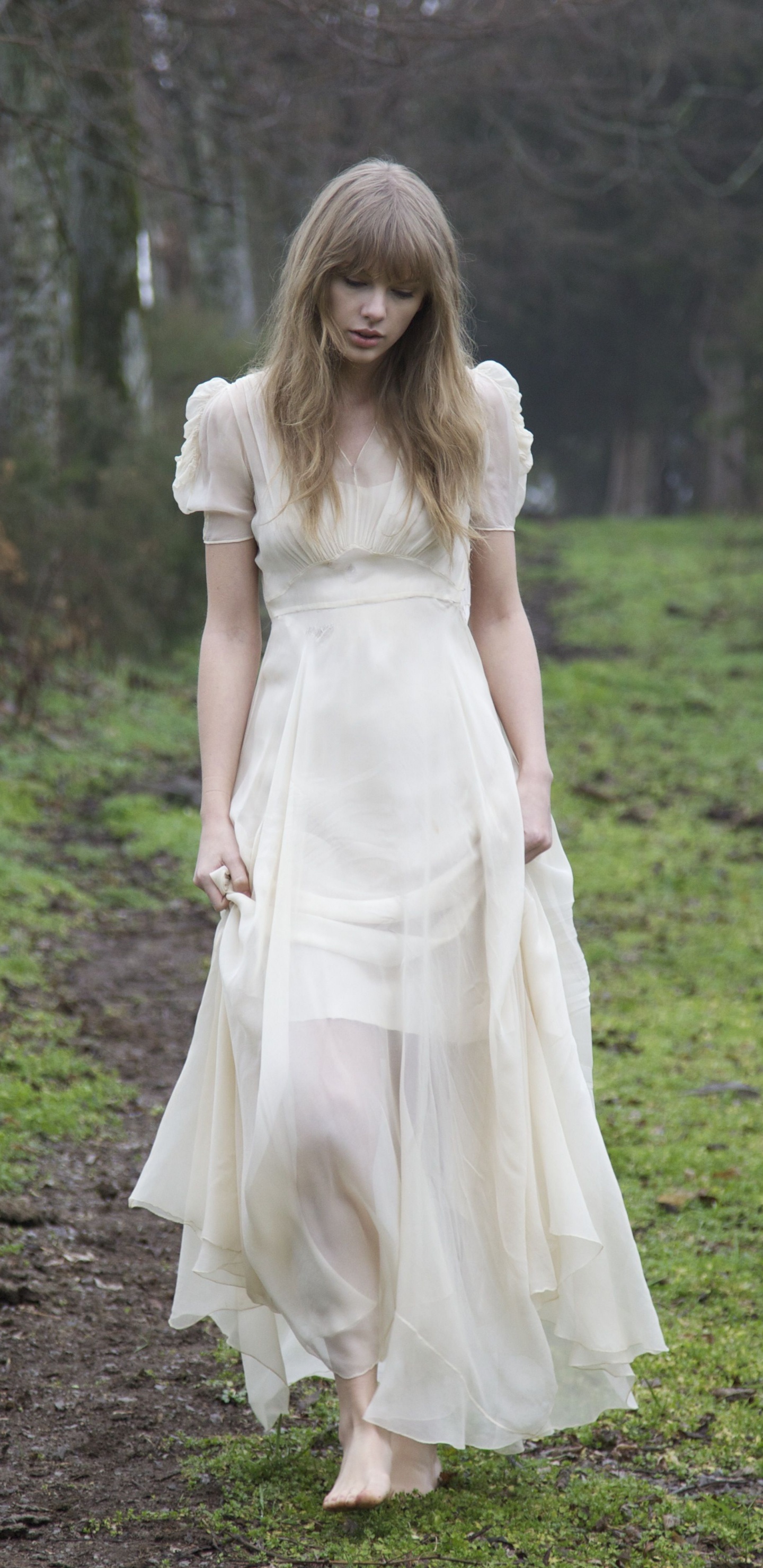 Microsoft Corporation, Taylor Swift, Menschen in Der Natur, Kleid, Kleidung. Wallpaper in 1440x2960 Resolution