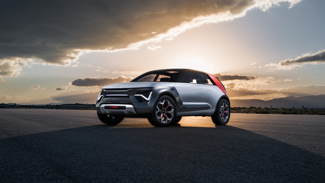 Black Suv on Gray Sand Under Gray Cloudy Sky During Daytime. Wallpaper in 1280x720 Resolution