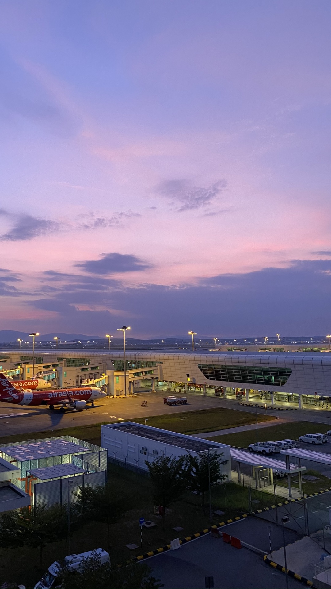 Horizont, Stadtgebiet, Abend, Städtebau, Afterglow. Wallpaper in 1080x1920 Resolution