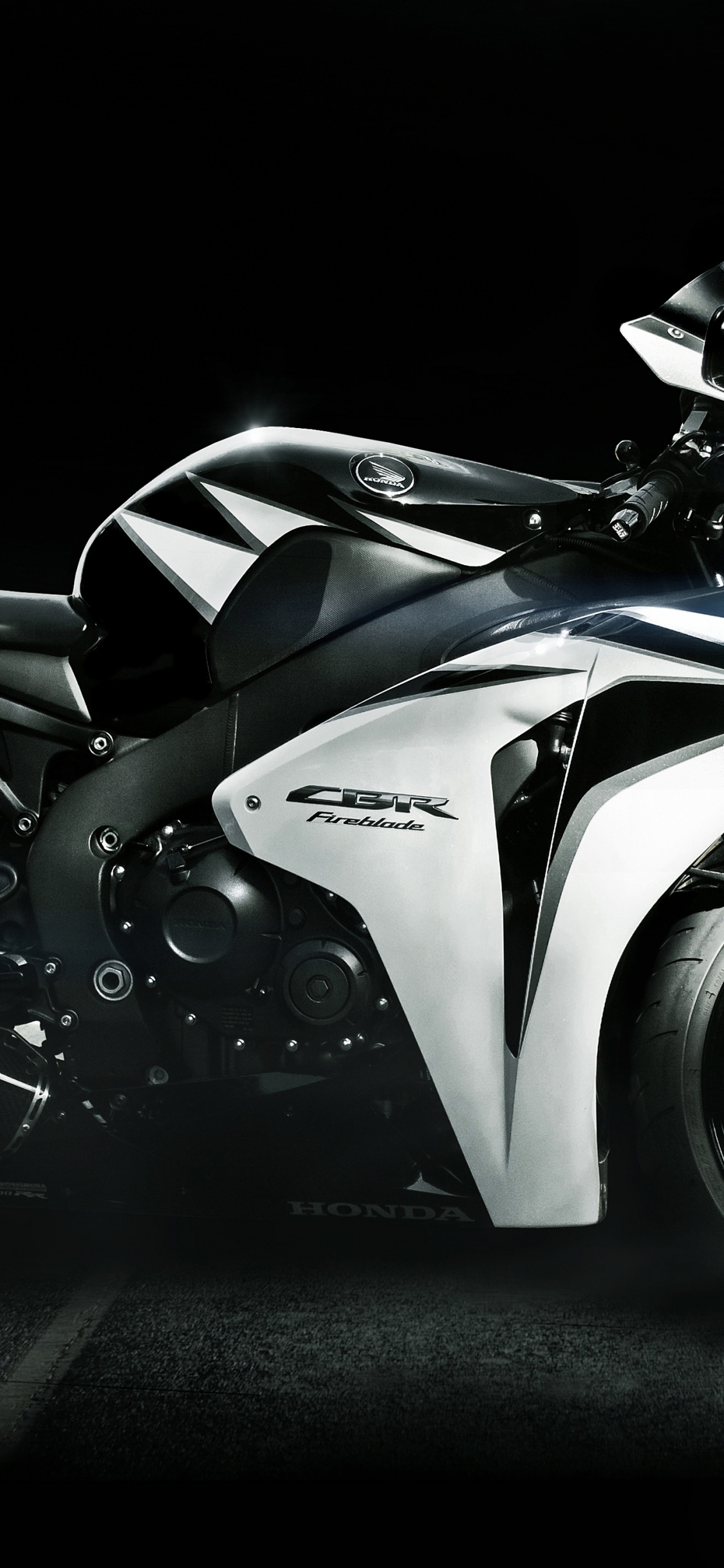 Vélo de Sport Blanc et Noir. Wallpaper in 1125x2436 Resolution