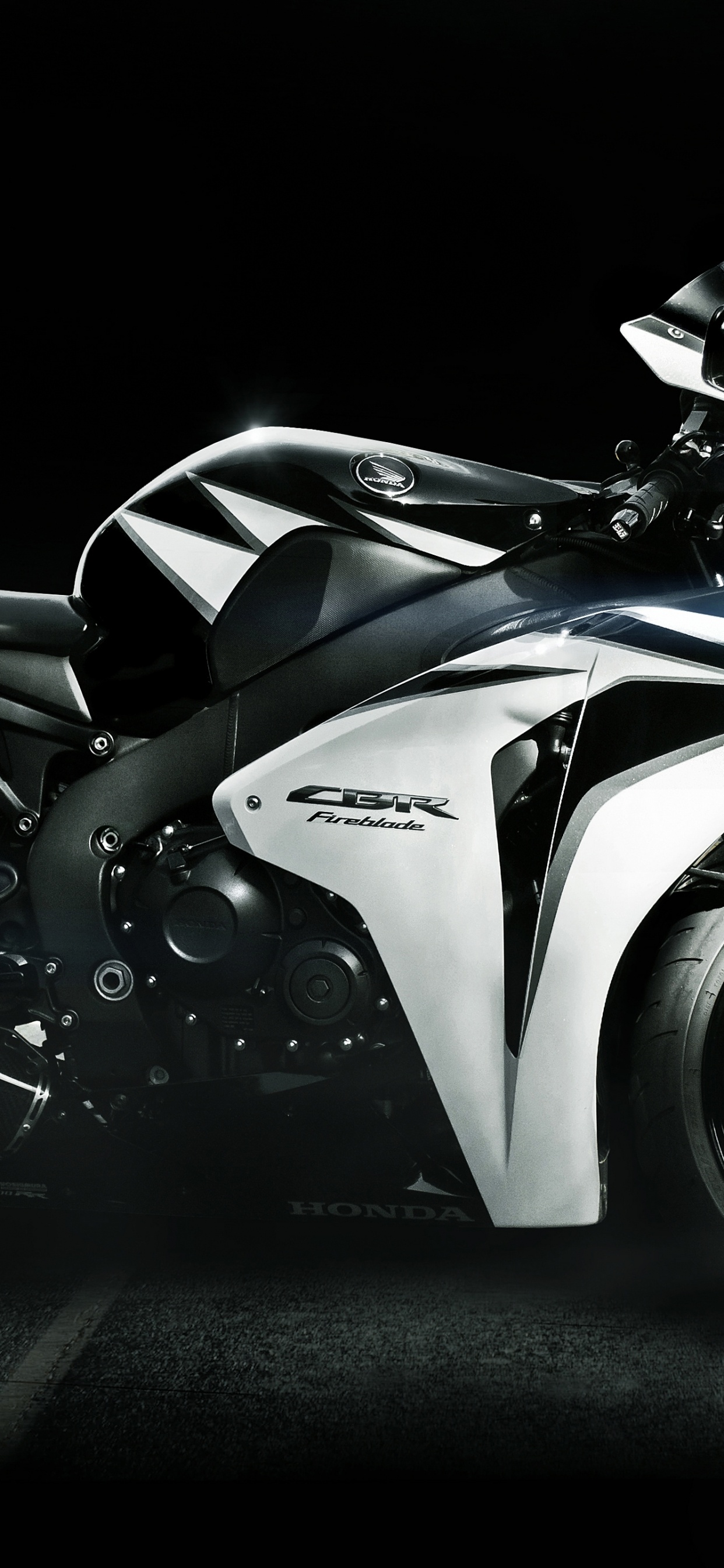 Vélo de Sport Blanc et Noir. Wallpaper in 1242x2688 Resolution