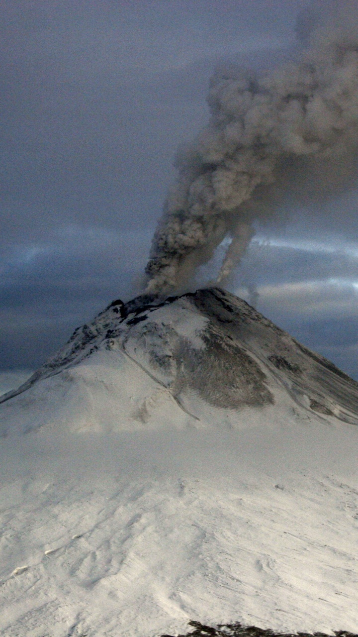 White Clouds Over Snow Covered Mountain. Wallpaper in 720x1280 Resolution