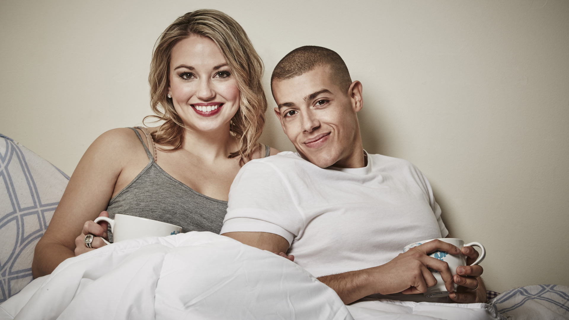 Man in White Crew Neck T-shirt Beside Woman in Gray Tank Top. Wallpaper in 1920x1080 Resolution