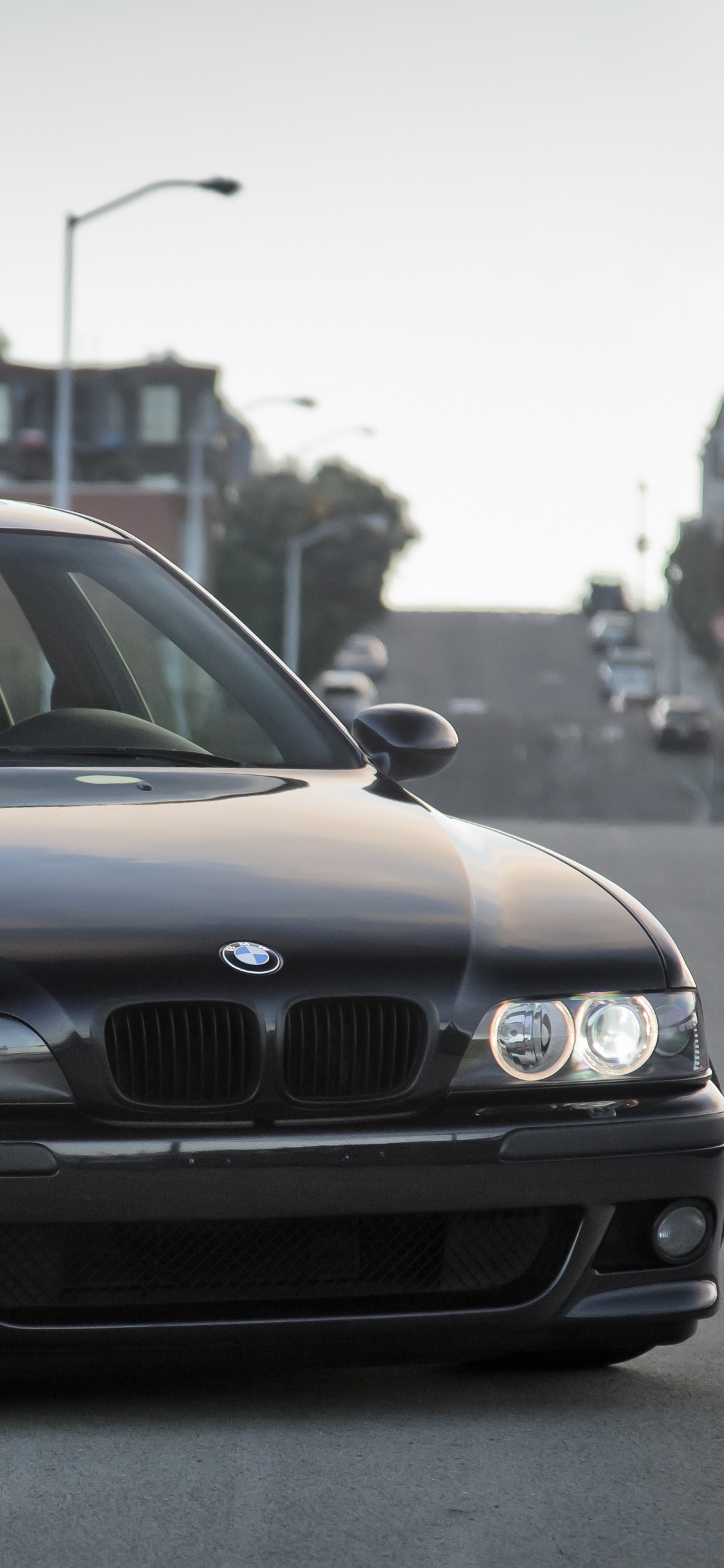 BMW m 3 Negro en la Carretera Durante el Día. Wallpaper in 1125x2436 Resolution