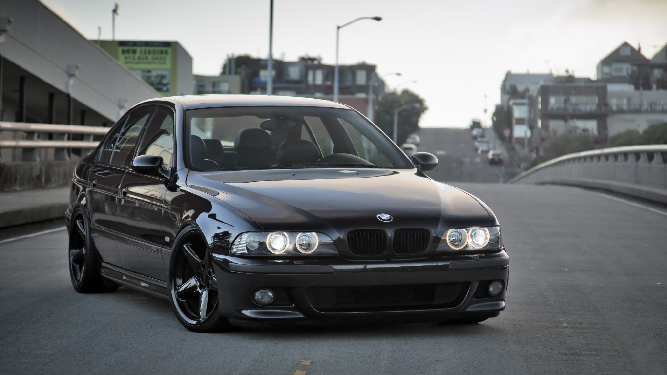 Bmw m 3 Noir Sur Route Pendant la Journée. Wallpaper in 1366x768 Resolution