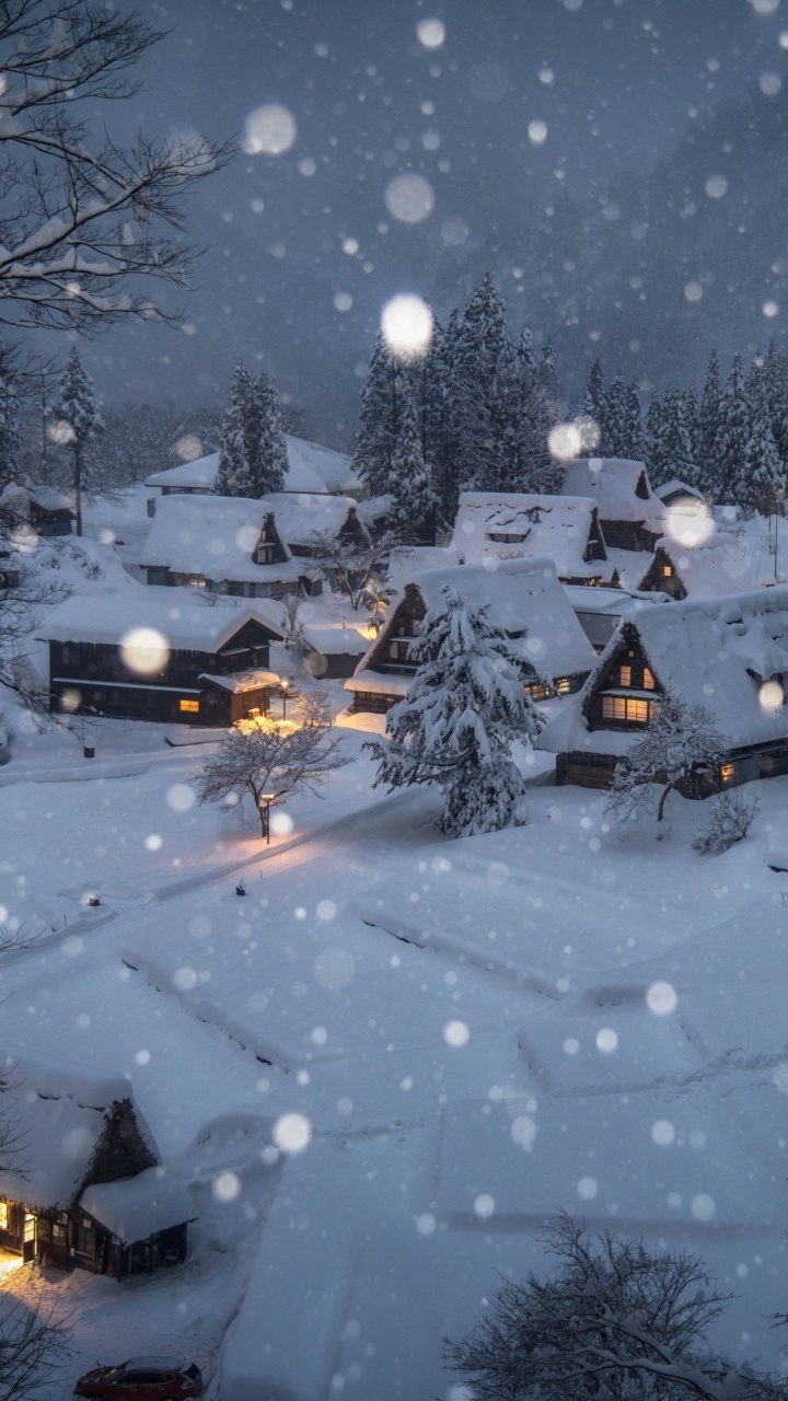 Maisons Couvertes de Neige Pendant la Nuit. Wallpaper in 720x1280 Resolution