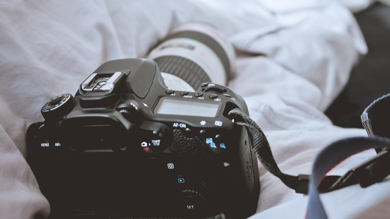 Black Dslr Camera on White Textile. Wallpaper in 1280x720 Resolution