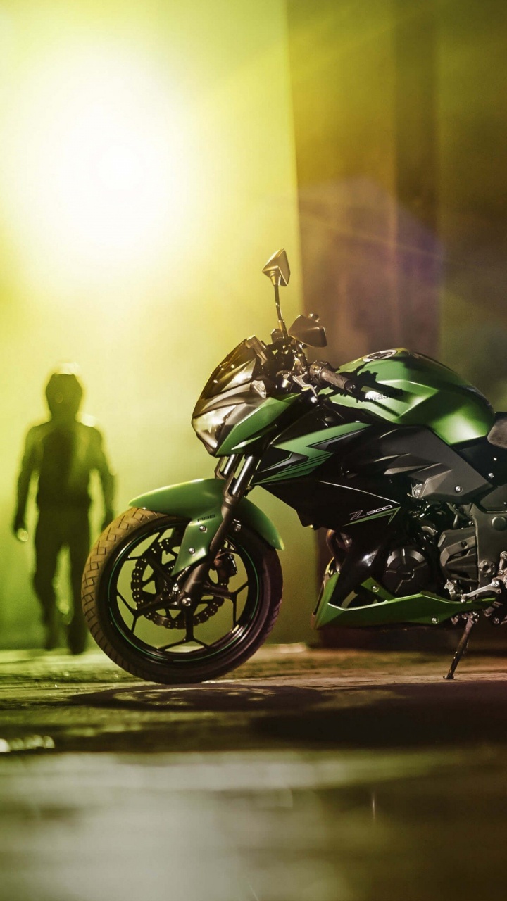 Green and Black Sports Bike. Wallpaper in 720x1280 Resolution