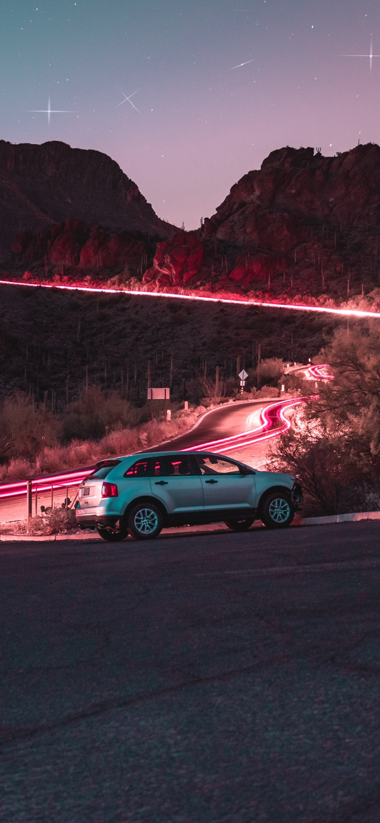 Suv Rouge et Blanc Sur Route Pendant la Journée. Wallpaper in 1242x2688 Resolution