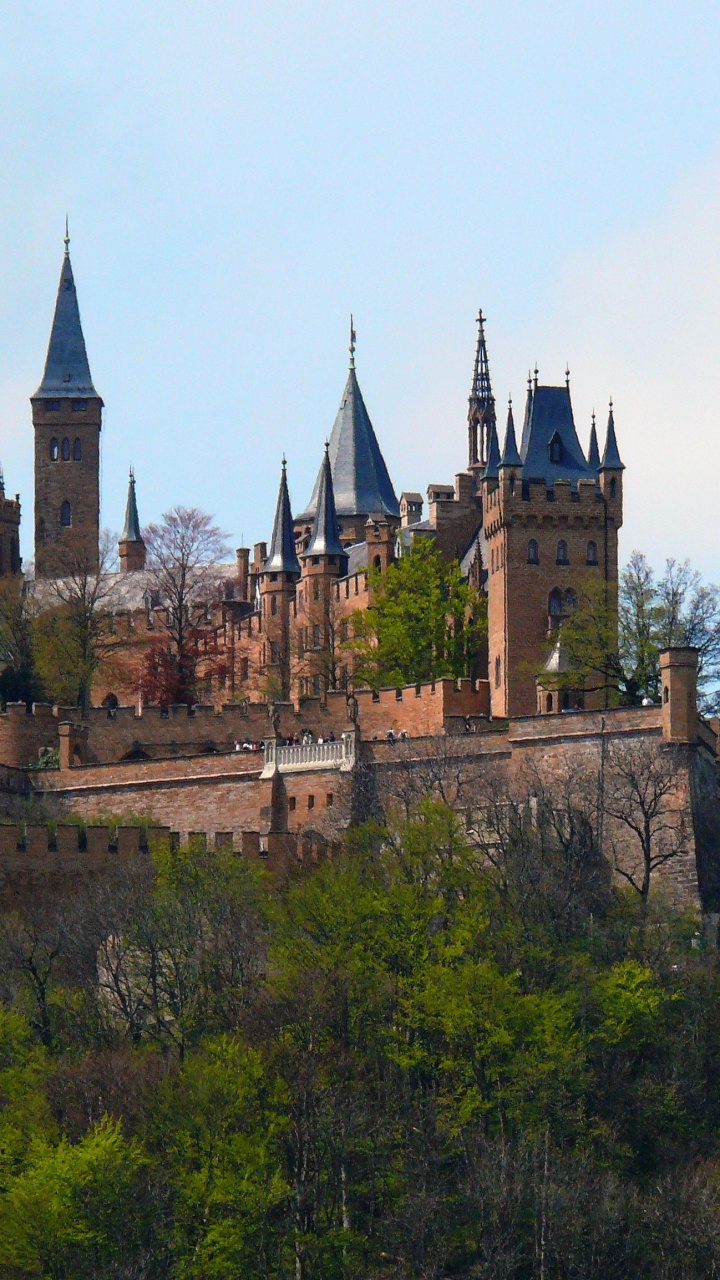 Braunes Und Graues Betonschloss. Wallpaper in 720x1280 Resolution