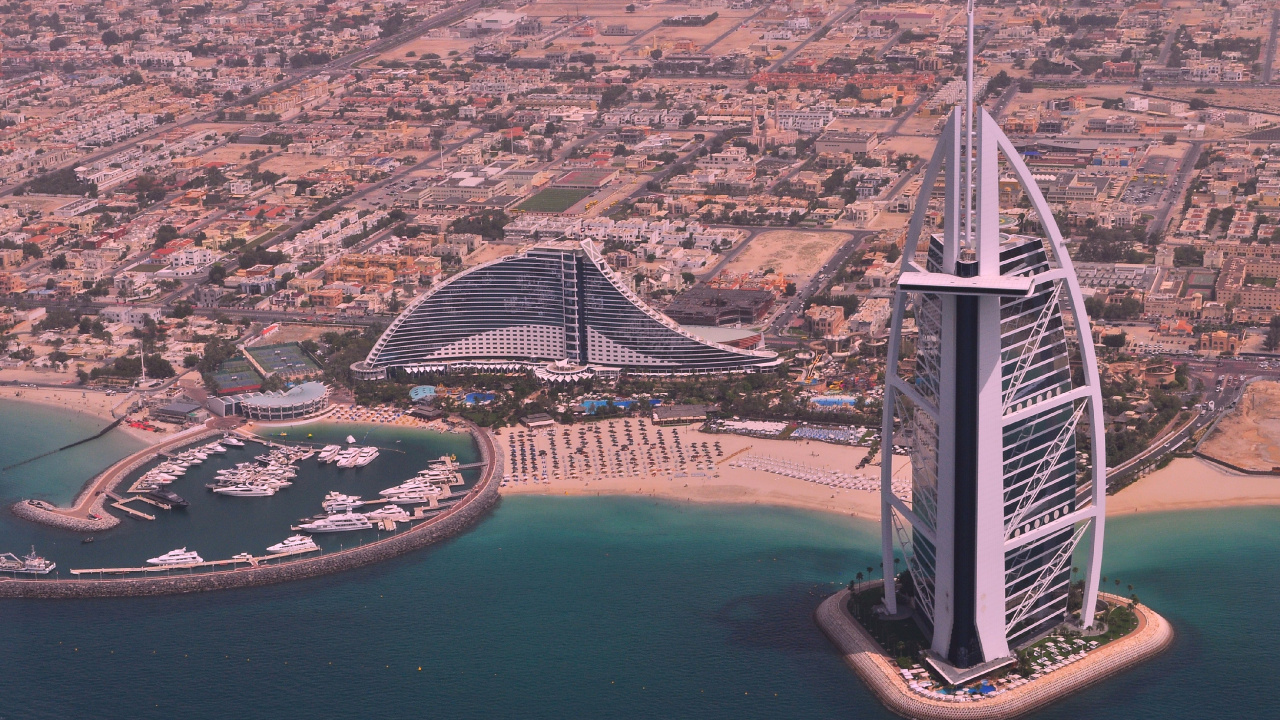 Luftaufnahme Von Stadtgebäuden Tagsüber. Wallpaper in 1280x720 Resolution