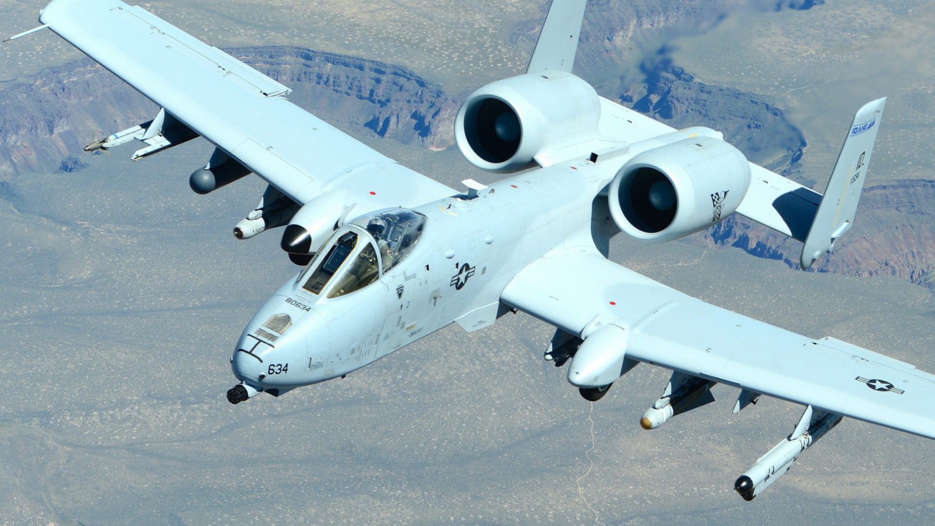 Avion Blanc et Bleu Sur Sable Gris Pendant la Journée. Wallpaper in 1920x1080 Resolution