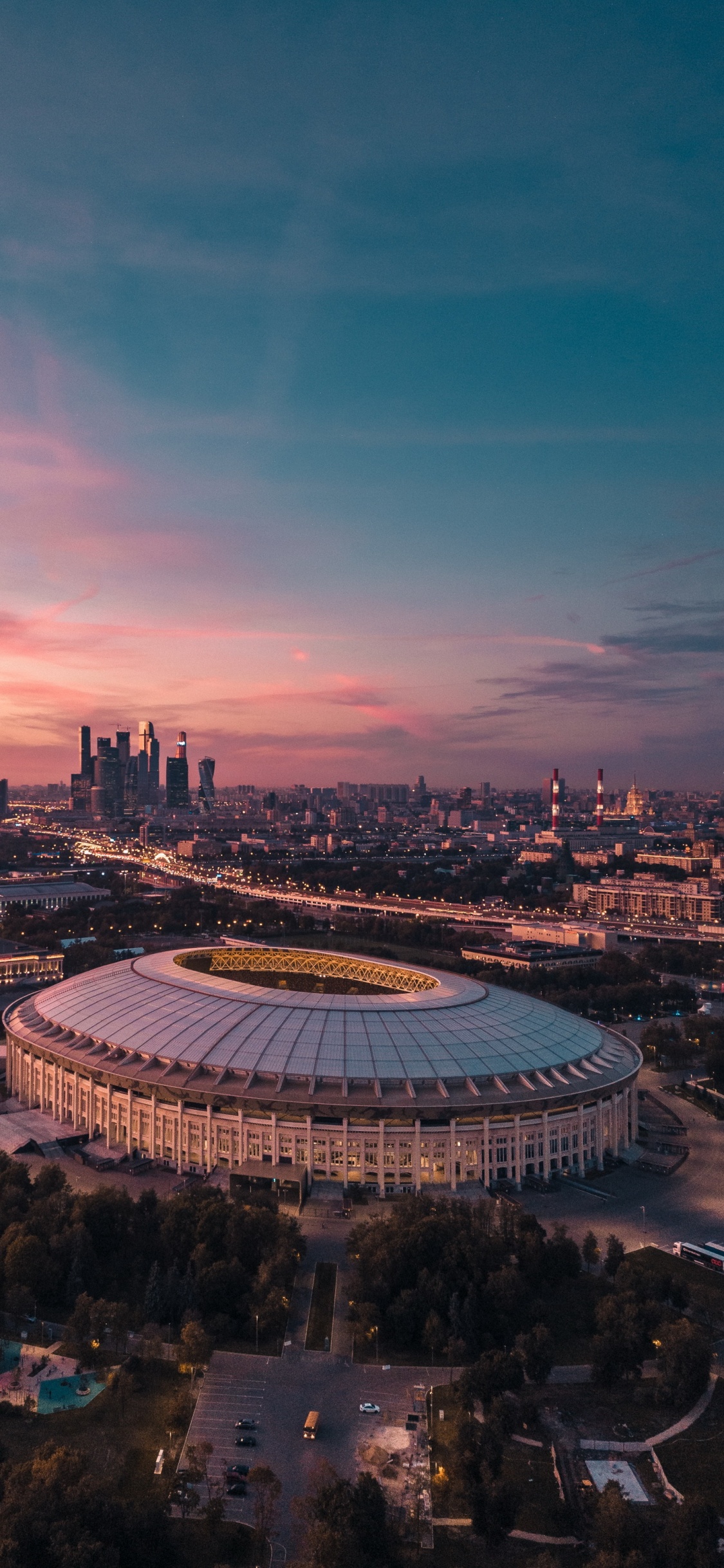 Moskau, Cloud, Atmosphäre, Städtebau, Stadtlandschaften. Wallpaper in 1125x2436 Resolution