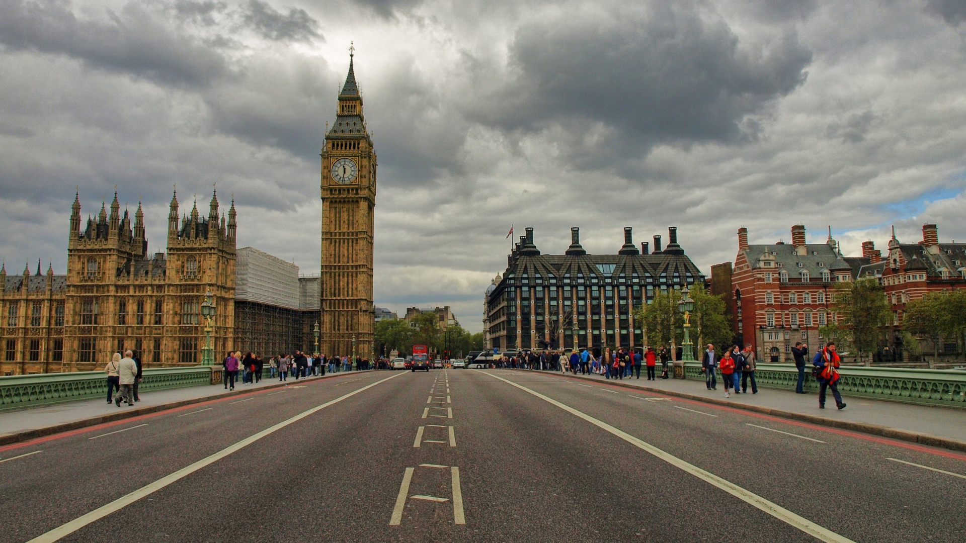 Brown Concrete Building Under Cloudy Sky During Daytime. Wallpaper in 1920x1080 Resolution