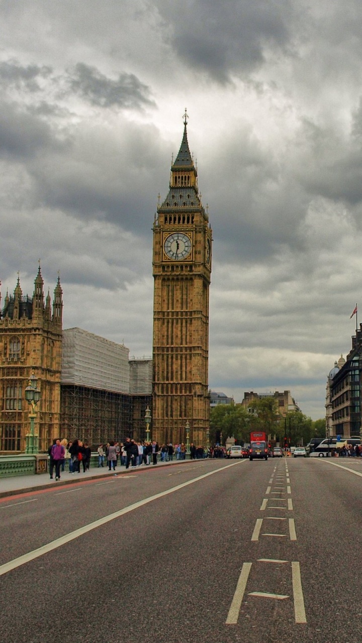 Brown Concrete Building Under Cloudy Sky During Daytime. Wallpaper in 720x1280 Resolution