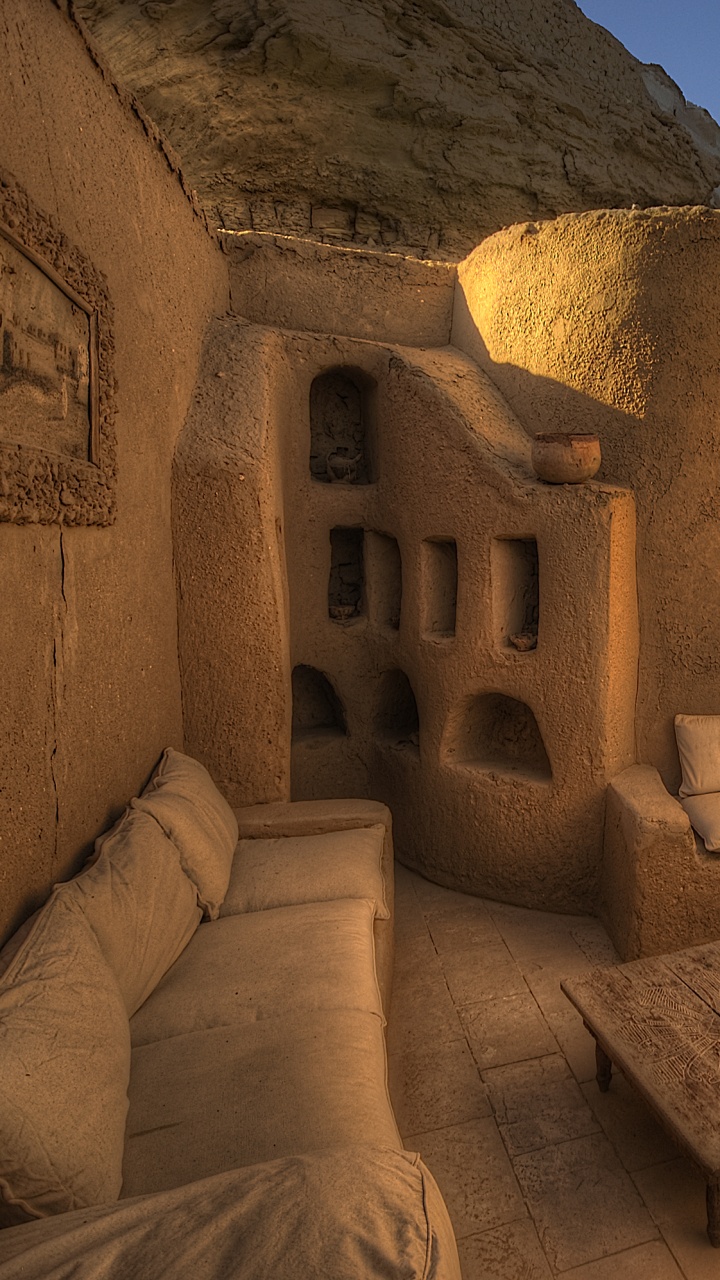 Bâtiment en Béton Brun Sous Ciel Bleu Pendant la Journée. Wallpaper in 720x1280 Resolution