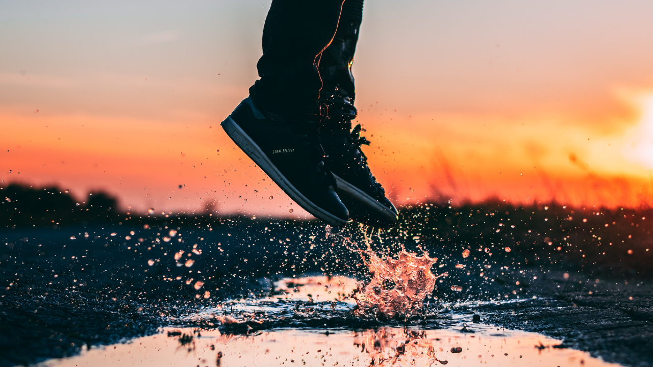 Person in Black Pants Standing on White Sand During Sunset. Wallpaper in 1280x720 Resolution