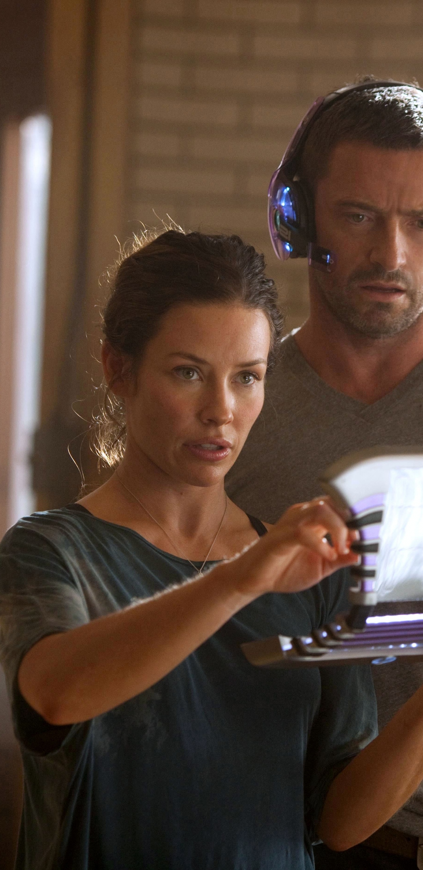 Mujer, En, Negro, Camiseta Sin Mangas, Tenencia, Blanco, Tableta, Computadora. Wallpaper in 1440x2960 Resolution