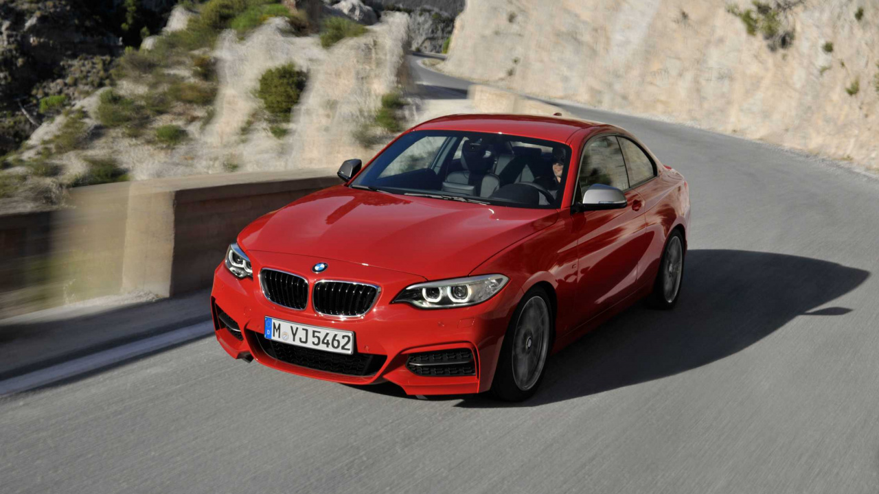 Roter Porsche 911 Tagsüber Unterwegs. Wallpaper in 1280x720 Resolution