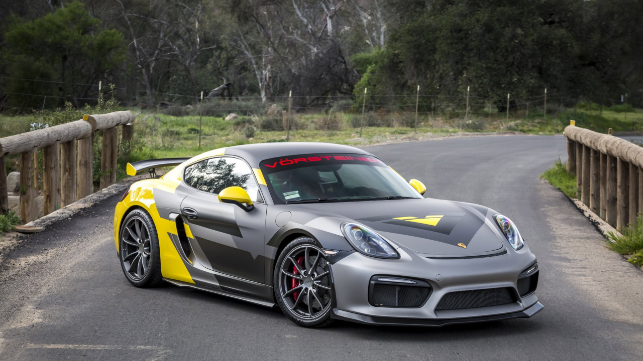 Porsche 911 en Blanco y Negro en la Carretera Durante el Día. Wallpaper in 1280x720 Resolution
